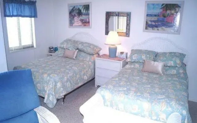 Westward Ho 203 Studio Bedroom Condo by RedAwning