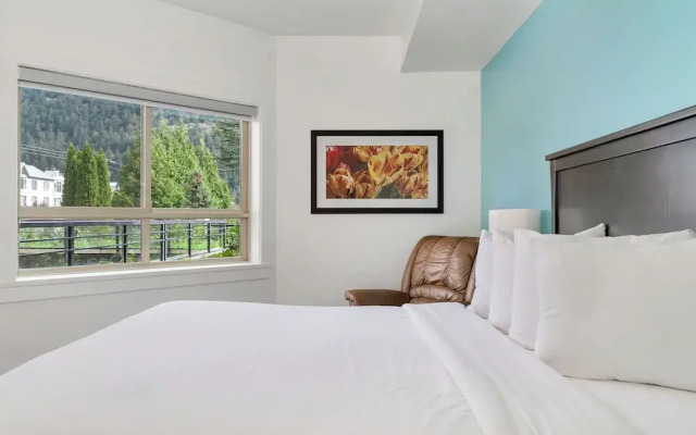 Stylish Urban Retreat  2BR Condo
