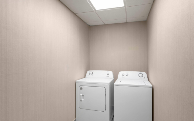 La Quinta Inn & Suites by Wyndham Fayetteville