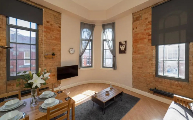 Apartment 16 Broadway House