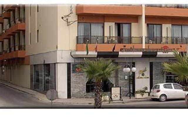 Отель Milano Due Hotel Мальта, Гзира - 1 отзыв об отеле, цены и фото номеров - забронировать отель Milano Due Hotel онлайн вид на фасад