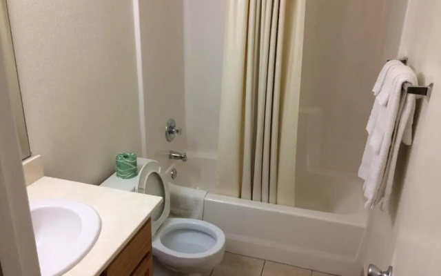 Travel Inn & Suites