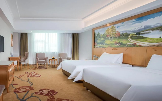 Vienna Hotel (Huizhou Zhongkai Lilin North Station Store)