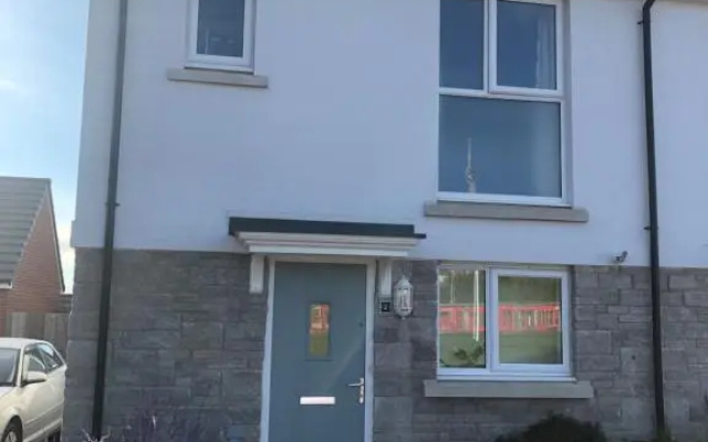 2 Lapwing Drive (Adults Only)