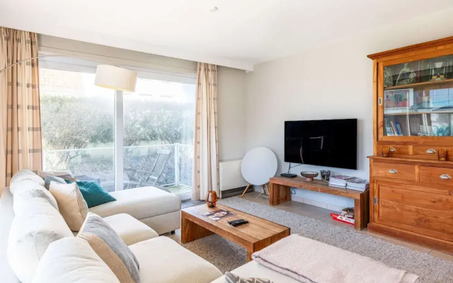 Gold 01 Within Walking Distance of the Beach