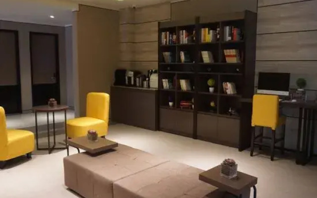 Homeinn Plus Hotel (Beijing Station, Guangjinmen Subway Station Branch)
