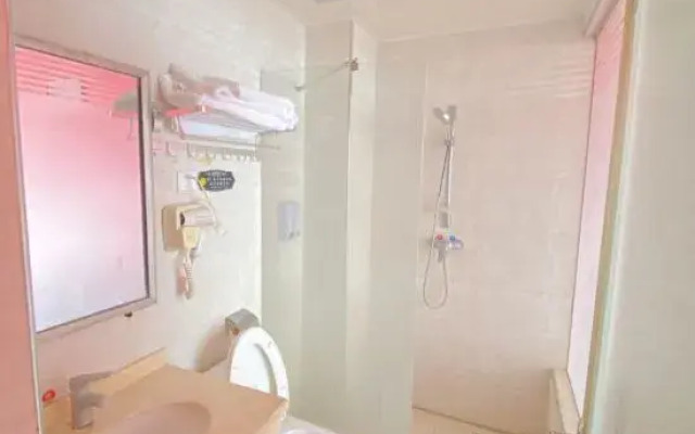 7+1 Holiday Hotel