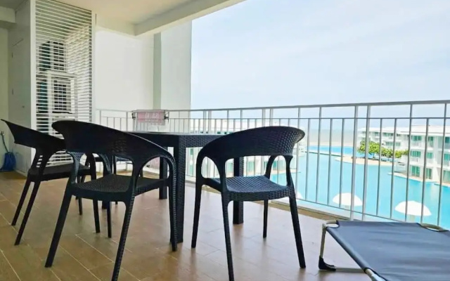 Modern 2-bedroom Condo With Ocean and Pool Views in Cha-am