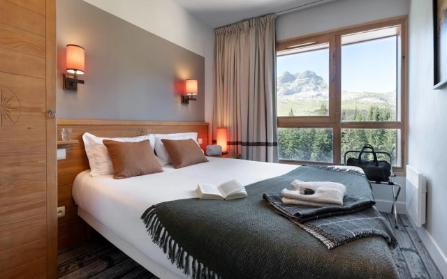 Mountain View Retreat With Balcony for 8