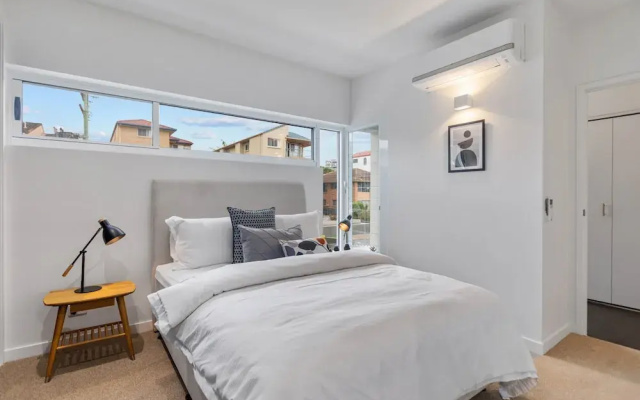 Luxury 5-floor Unit With Ocean Views Near Beach