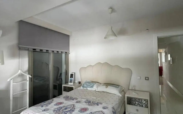 Central Apartment Near Sea With Balcony in Karsiyaka Zmir