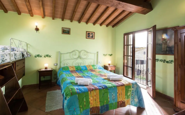 Refreshing Holiday Home in Casole D'elsa With Swimming Pool