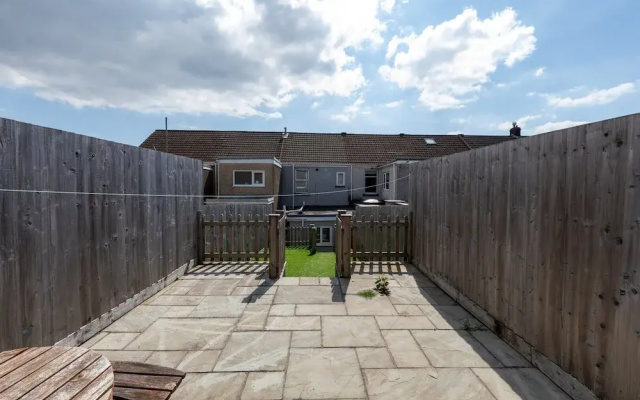 Bright 3-bed Swansea House + Parking