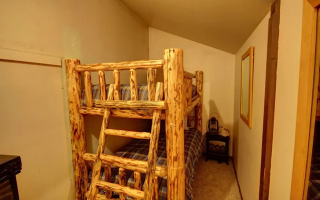 Flying Dutchman 1137 by SummitCove Vacation Lodging
