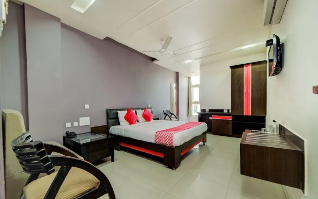 OYO 40124 Hotel VJR Residency