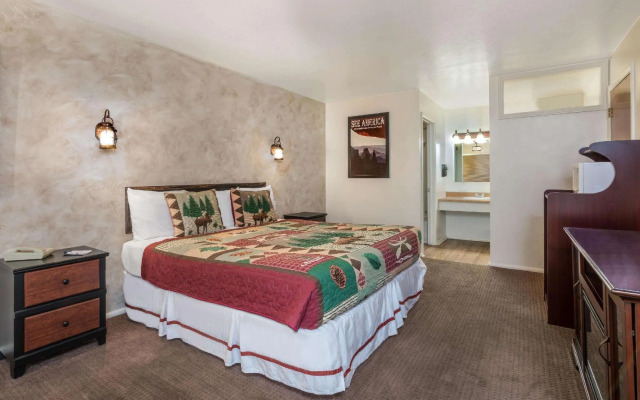 Travelodge by Wyndham Salina