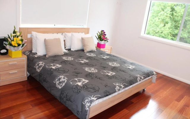 Serviced Houses - Villa Hodgkinson