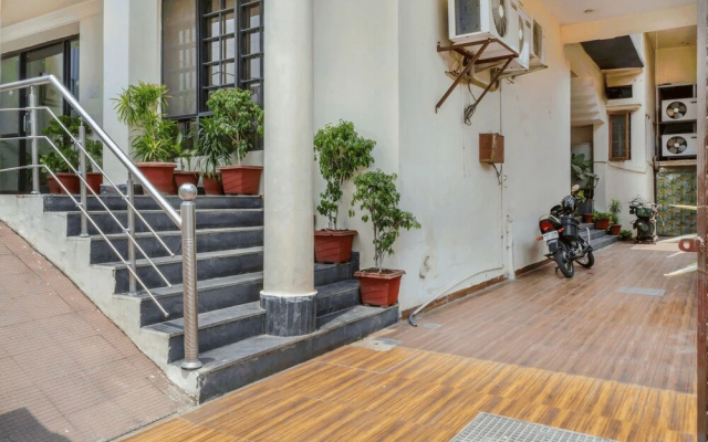 FabHotel Tekarees Inn Hazratganj