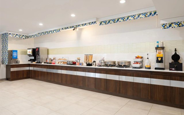 GLō Best Western Bronx NYC