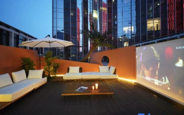 Yiyu Swimming Pool Hotel (Wu Yi Square IFS)