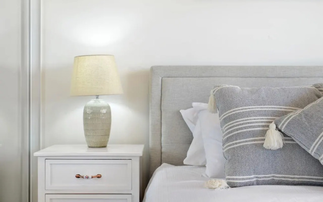 Modern, Ultra Clean in the Heart of Convenience