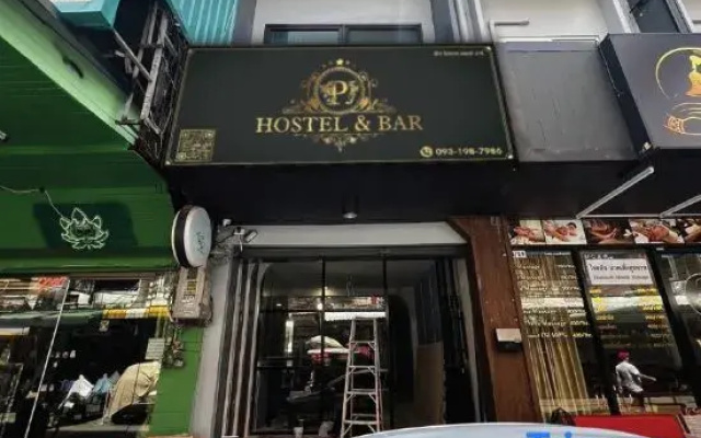 PJ Hostel & Bar