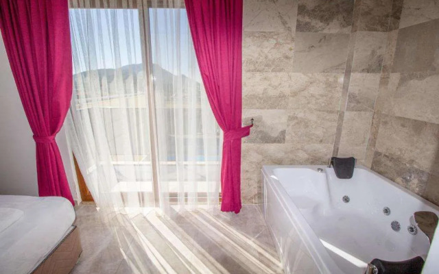 Nisa Villa, Özel Havuzlu, Fethiye
