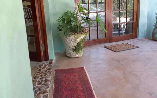 Villa Roc Guesthouse - Pet Friendly