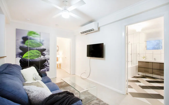 Airlie Beach Eco Cabins - Adults only