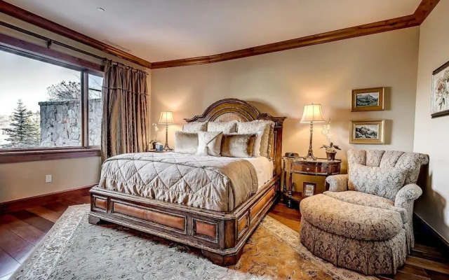 Hummingbird Retreat - Four Bedroom Townhome