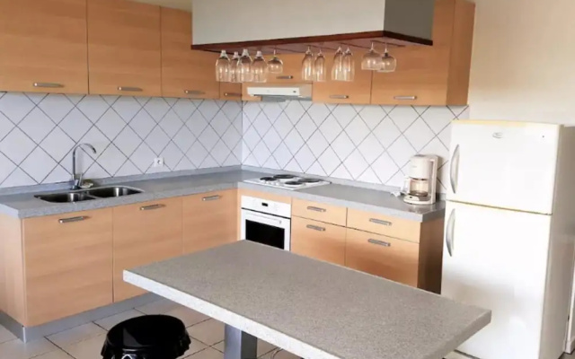 F2 Manureva Iti Apartment 1