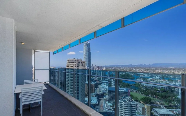 Pelicanstay Surfer Paradise Condo Hotel