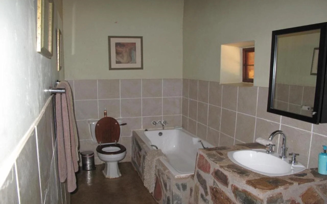 Caracal Lodge
