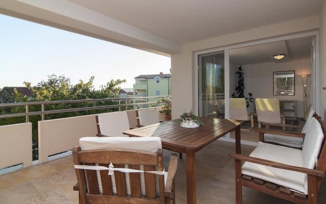 Apartments Levan Ceja