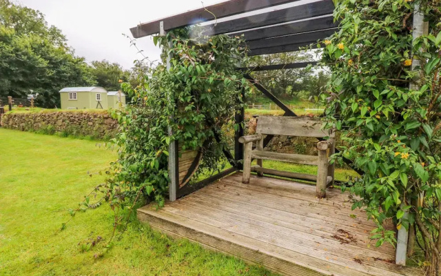 Shepherds Hut - The Hurdle
