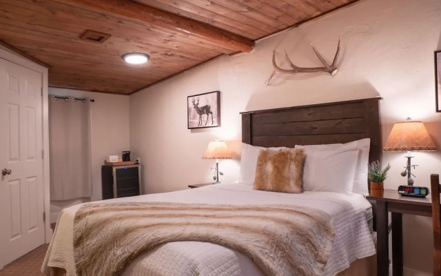 Elkhorn Cabins And Inn