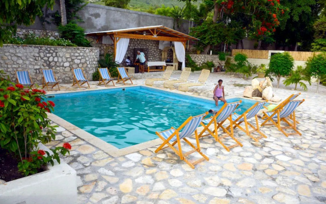Ouanga Bay Beach Hotel
