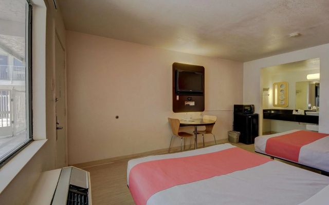 Motel 6 San Antonio, TX - Fort Sam Houston
