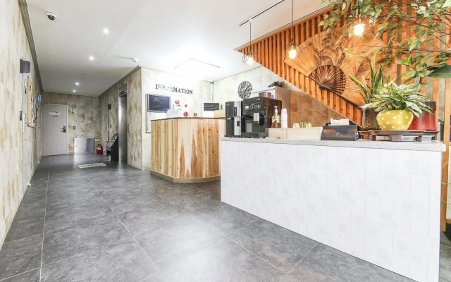 Peanut Hotel