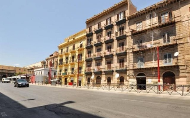Отель Hollywood Inn Palermo B&B вид на фасад