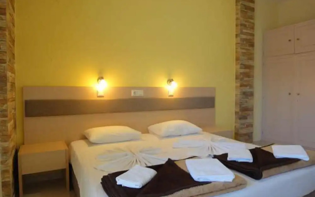 Albatros Studios & Apartments