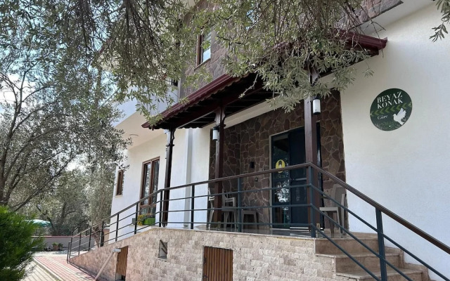 Beyaz Konak Gure