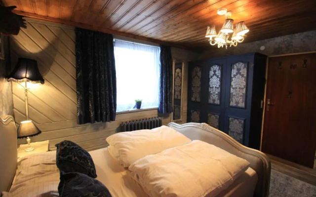 Maisalm, Apt 4