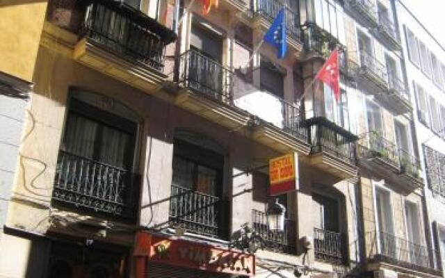Отель Hostal San Isidro Мадрид вид на фасад