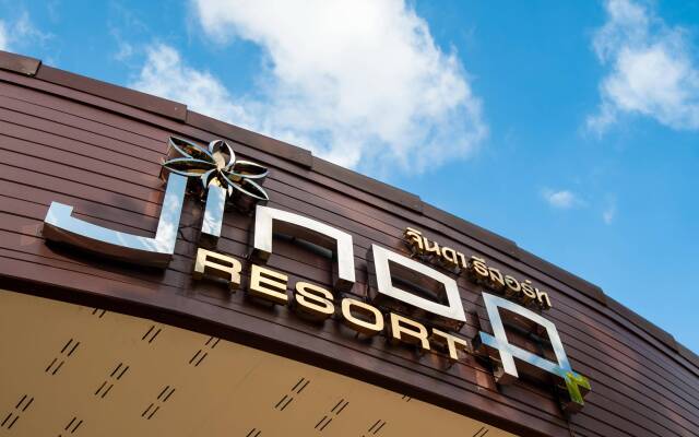 Отель Jinda Resort вид на фасад