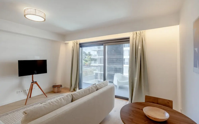 Modern Lisbon W/ Balcony Pool II