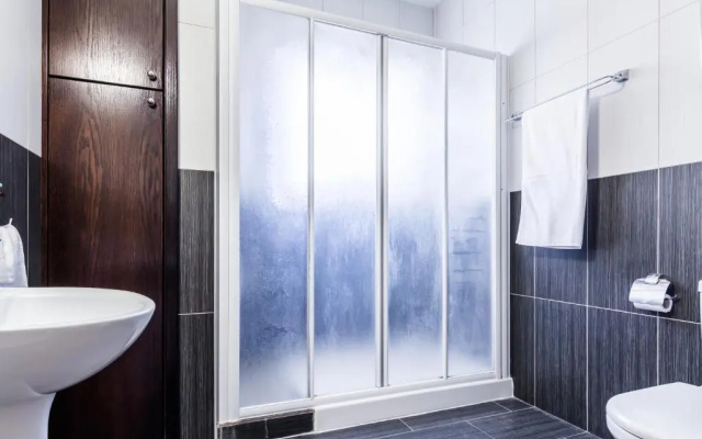 Silver Apartment 3