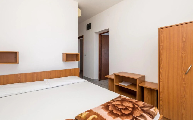 Beautiful Apartment in Prizna With Wifi and 3 Bedrooms
