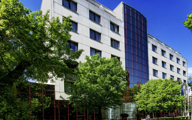 Lions Garden Hotel