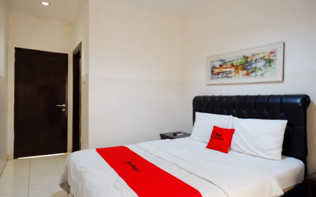 RedDoorz near Wisata Kota Lama Semarang